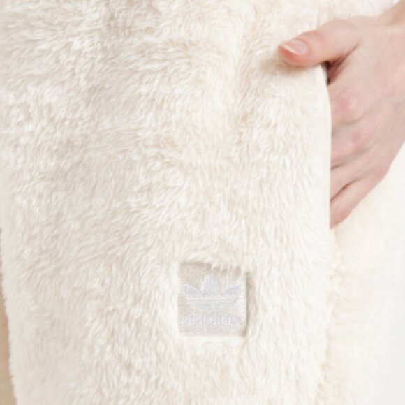 Brand New Adidas ESSENTIALS+ FLUFFY TEDDY PANTS - Picture 12 of 12